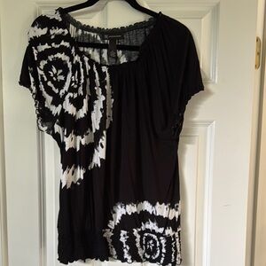 INC International Concepts Black and White Asymmetrical Short Sleeve Blouse